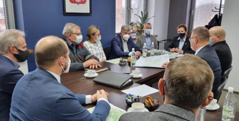 Biznes mówi "nie" budowie linii kolejowej na węźle autostradowym Gorzyce